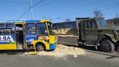 Водію маршрутки, яка потрапила у ДТП в Луцьку, оголосили про підозру
