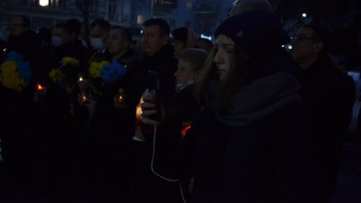 Реконструкція подій Майдану, фаєри та Тризуб з лампадок: у Житомирі вшанували Небесну Сотню Реконструкція подій Майдану, фаєри та Тризуб з лампадок: у Житомирі вшанували Небесну Сотню