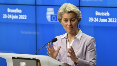 Статус кандидата до ЄС, 9 млрд євро допомоги та європейська родина: що Україна здобула на саміті Євроради