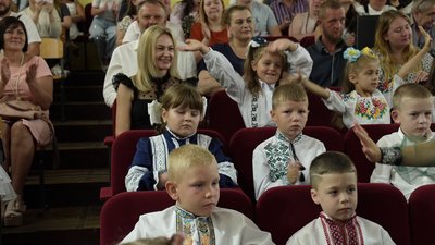 У 403 школах Кіровоградщини пролунав перший дзвінок У 403 школах Кіровоградщини пролунав перший дзвінок