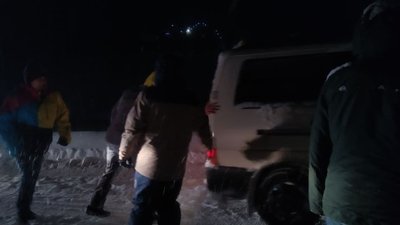 Поблизу Яблуницького перевалу у Карпатах автівки у заторі стоять понад годину Поблизу Яблуницького перевалу у Карпатах автівки у заторі стоять понад годину