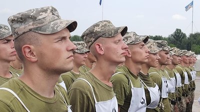 Курсанти Житомирщини тренуються, аби взяти участь у параді до 30-річчя Незалежності України Курсанти Житомирщини тренуються, аби взяти участь у параді до 30-річчя Незалежності України