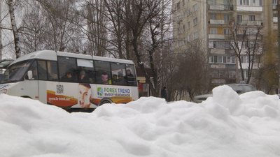 На Житомирщині для розчистки доріг від снігу вигнали майже всю наявну техніку На Житомирщині для розчистки доріг від снігу вигнали майже всю наявну техніку