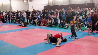 Крім спортсменів з Хмельницького своїх бійців представили клуби з Херсону, Миколаєва, Чернівців, Тернополя, Івано-Франківська та Києва. Фото: Суспільне Поділля Крім спортсменів з Хмельницького своїх бійців представили клуби з Херсону, Миколаєва, Чернівців, Тернополя, Івано-Франківська та Києва. Фото: Суспільне Поділля