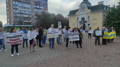 мітинг в Черкасах під міськрадою мітинг в Черкасах під міськрадою