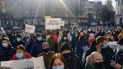 Вінницькі ресторатори вийшли на акцію протесту Вінницькі ресторатори вийшли на акцію протесту