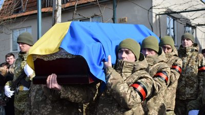 В Ужгородському районі попрощалися із полеглим на війні Русланом Гребенюком В Ужгородському районі попрощалися із полеглим на війні Русланом Гребенюком