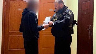 Поліцейський та фігурант справи про домашнє насильство