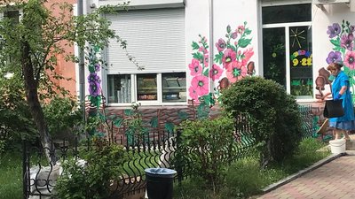 "Леся Українка з джавеліном": на Житомирщині художник на будинках Іршанська створив три стінописи "Леся Українка з джавеліном": на Житомирщині художник на будинках Іршанська створив три стінописи