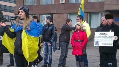 Учасниця запорізького Євромайдану, що вийшла однією з перших, згадує як все було Учасниця запорізького Євромайдану, що вийшла однією з перших, згадує як все було