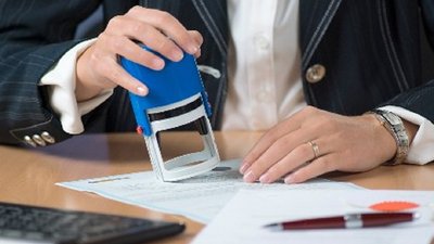 Підробляли рішення сесій щодо видачі землі родичам: на Хмельниччині підозрюють експосадовців однієї з сільрад
