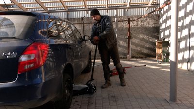 Рівненським автомобілістам рекомендують поспішити змінити гуму через негоду Рівненським автомобілістам рекомендують поспішити змінити гуму через негоду