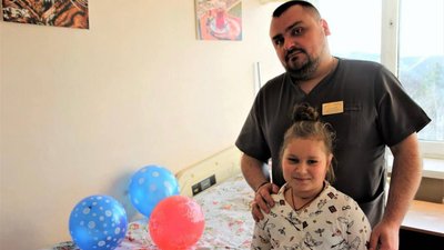 7-річну дівчинку, яка отримала поранення під час ракетної атаки по Кривому Рогу, виписали з лікарні 7-річну дівчинку, яка отримала поранення під час ракетної атаки по Кривому Рогу, виписали з лікарні