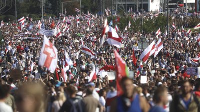 КДБ Білорусі хоче зарахувати біло-червоний прапор до нацистських символів