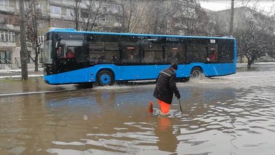 Як виглядає вулиця Грушевського в Ужгороді під час дощів Як виглядає вулиця Грушевського в Ужгороді під час дощів