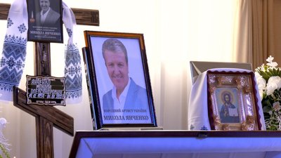 "Страшна трагедія для всіх нас": у Вінниці поховали Народного артиста України Миколу Янченка
