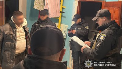 Підозрюваного у розбійному нападі на жінку затримали у Чернігові