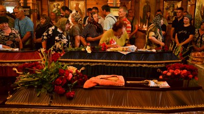 "Чому Росія хоче нас вбивати?": в Одеській області попрощалися з чотирма загиблими внаслідок ракетного удару. ФОТО