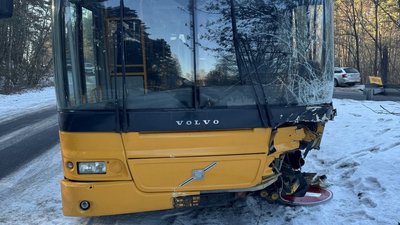 Не обрав безпечної швидкості: у Житомирі водій легковика в'їхав у маршрутку