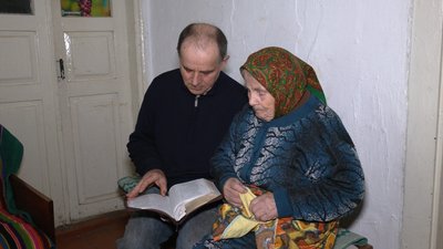 "Нам треба тільки вірувати": довгожителька з Рівненщини відзначила 102-річчя
