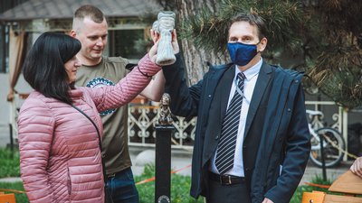 В Ужгороді відкрили нову мініскульптуру відомого закарпатця Ласло Боді В Ужгороді відкрили нову мініскульптуру відомого закарпатця Ласло Боді