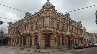 У Кропивницькому руйнується дах бібліотеки для юнацтва