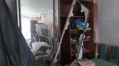 Квартира у пошкодженому авіабомбою РФ будинку у Новобаварському районі Харкова Квартира у пошкодженому авіабомбою РФ будинку у Новобаварському районі Харкова