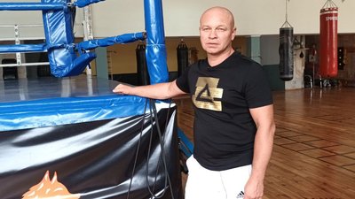 Тренер з боксу Володимир Шнуровський Тренер з боксу Володимир Шнуровський