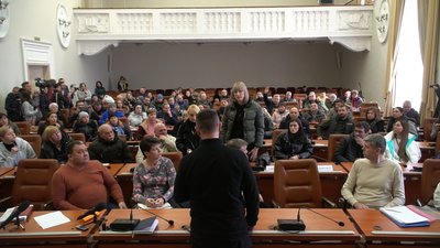 Зустріч міськради з мешканцями зруйнованої п'ятиповерхівки Зустріч міськради з мешканцями зруйнованої п'ятиповерхівки