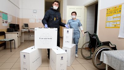 Лікарні в Тернополі та Збаражі отримали від мецената 23 монітори пацієнтів