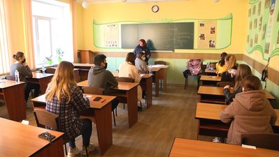 На Хмельниччині близько восьми тисяч абітурієнтів склали пробне зовнішнє незалежне оцінювання