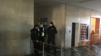 Під Житомирською ОДА наряди поліції – облрада запросила на комісію керівника "Житомиргазу" Під Житомирською ОДА наряди поліції – облрада запросила на комісію керівника "Житомиргазу"