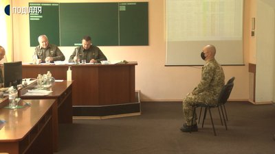 У цьому році з Національної академії Державної прикордонної служби України випускається 238 офіцерів-прикордонників. У цьому році з Національної академії Державної прикордонної служби України випускається 238 офіцерів-прикордонників.