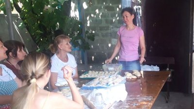 "Вареничний батальйон": черкащанки готують домашні страви для українських воїнів "Вареничний батальйон": черкащанки готують домашні страви для українських воїнів