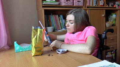 Дівчинка з інвалідністю з Полтави зібрала гроші на електропідйомник