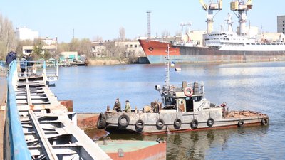 У Миколаєві після ремонту відкрили понтонний міст У Миколаєві після ремонту відкрили понтонний міст