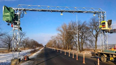 У Чернівецькій області встановили ще один комплекс для зважування вантажівок в русі: що це означає