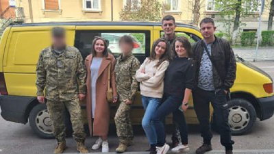 Учасниці Калуської філії "Союзу українок" придбали автомобіль для бійців тероборони на передову