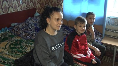 "Стріляли по хатах з гранатометів". Розповіді переселенців, яких прихистили на Вінниччині "Стріляли по хатах з гранатометів". Розповіді переселенців, яких прихистили на Вінниччині