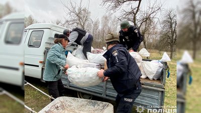 За 2 км від кордону з Росією на Чернігівщині поліцейські евакуювали пенсіонерку
