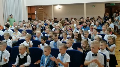У ліцеї очно зібрали учнів перших і одинадцятих класів. Для решти школярів 1 вересня відбулося дистанційно У ліцеї очно зібрали учнів перших і одинадцятих класів. Для решти школярів 1 вересня відбулося дистанційно