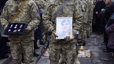 На Тернопільщині попрощалися з військовослужбовцем Петром Батьківським На Тернопільщині попрощалися з військовослужбовцем Петром Батьківським