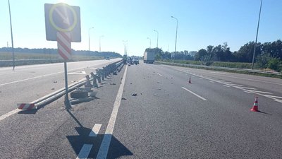 Неподалік Лубен Полтавської області автомобіль в’їхав у відбійник Неподалік Лубен Полтавської області автомобіль в’їхав у відбійник