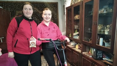 На Житомирщині 16-річна дівчина з ДЦП шиє та продає власні вироби, заробляючи гроші на реабілітацію На Житомирщині 16-річна дівчина з ДЦП шиє та продає власні вироби, заробляючи гроші на реабілітацію