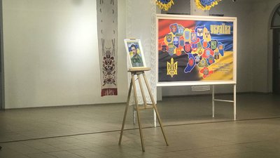 Жительки Полтави вишили карту України: знадобилося два місяці та 1,5 кілограми бісеру Жительки Полтави вишили карту України: знадобилося два місяці та 1,5 кілограми бісеру
