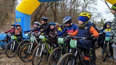 Чемпіонат із велокросу: у Житомирі в змаганнях з велокросу взяли участь близько ста велогонщиків Чемпіонат із велокросу: у Житомирі в змаганнях з велокросу взяли участь близько ста велогонщиків
