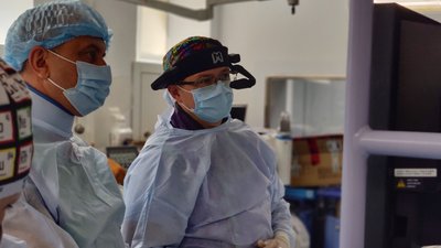 Операція з допомогою пристрою доповненої реальності Операція з допомогою пристрою доповненої реальності