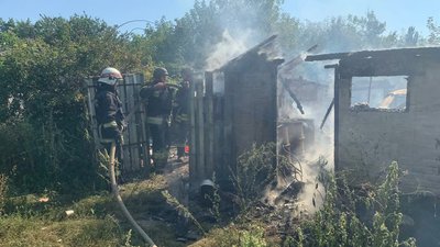 Війська РФ обстріляли приватні будинки у Золочівській громаді Харківщини