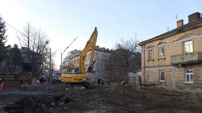 На вулиці Замарстинівській повністю замінили основний каналізаційний колектор