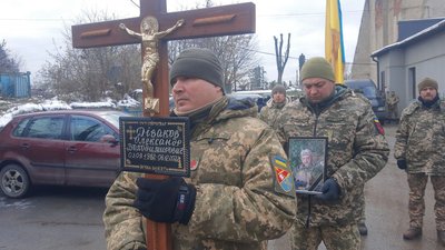 У Тернополі попрощалися з військовослужбовцем Олександром Діваковим У Тернополі попрощалися з військовослужбовцем Олександром Діваковим